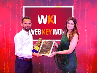 Web Key India receiving the award: Best PPC Ads Service Provider in India 2022